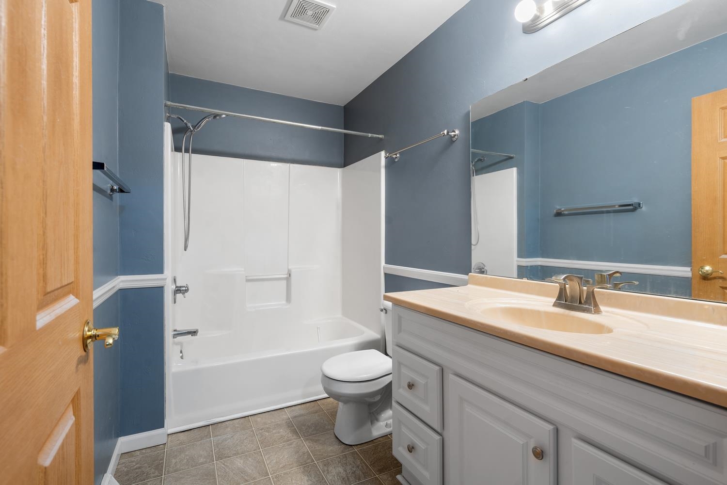 2551 Telluride Trail, Unit F Green Bay, WI 54313 - Photo 17 of 26