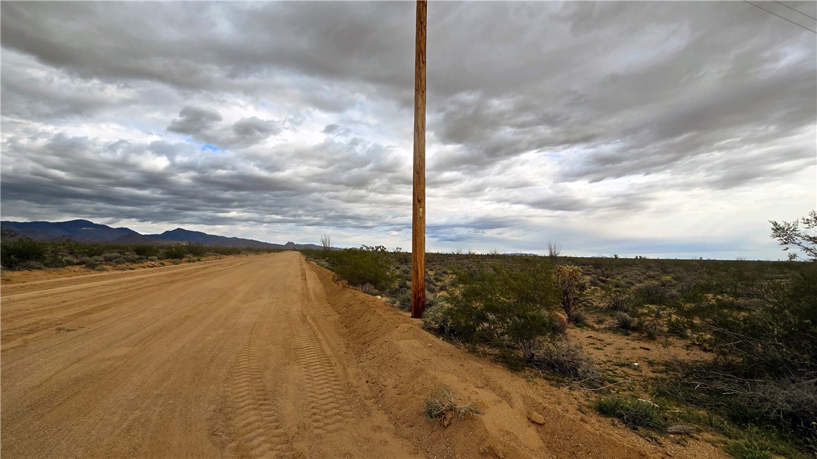 586 South Gene Autry Road Yucca, AZ 86438 - Photo 7 of 11 Maintained Roads!