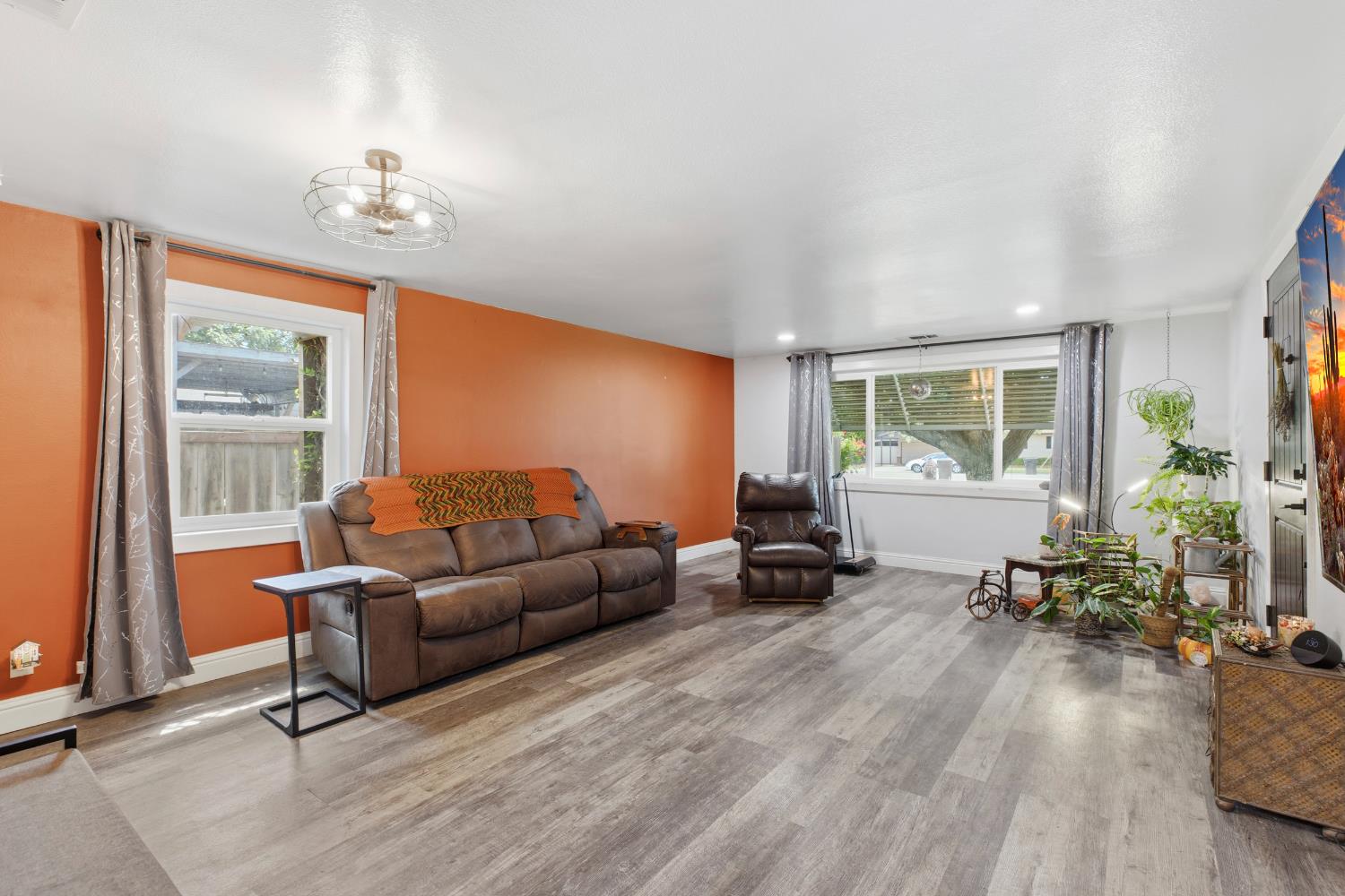 638 Orange Avenue Ripon, CA 95366 - Photo 8 of 30 a living room with furniture and a large window