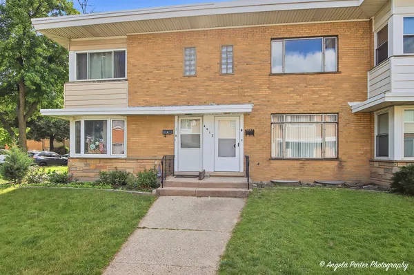 $2,499 | 4912 Crain Street, Unit B, Skokie, IL 60077