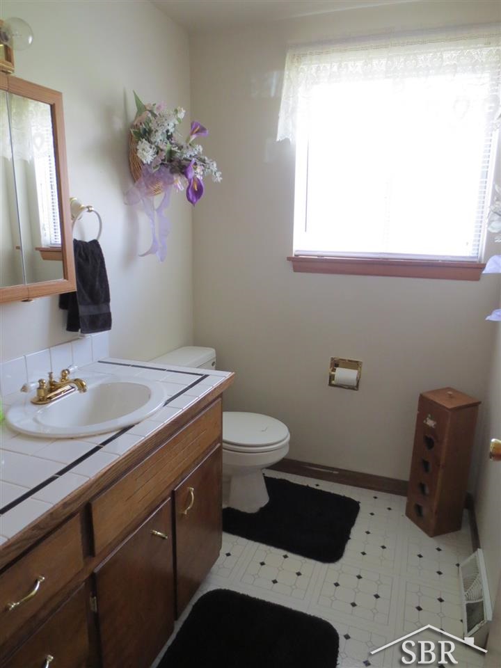7064 Terry Road Saginaw, MI 48609 - Photo 4 of 10 31190654-3.JPG