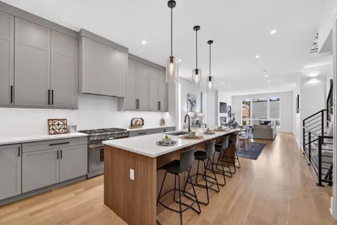 $1,150,000 | 1728 North Sawyer Avenue, Unit B, Chicago, IL 60647