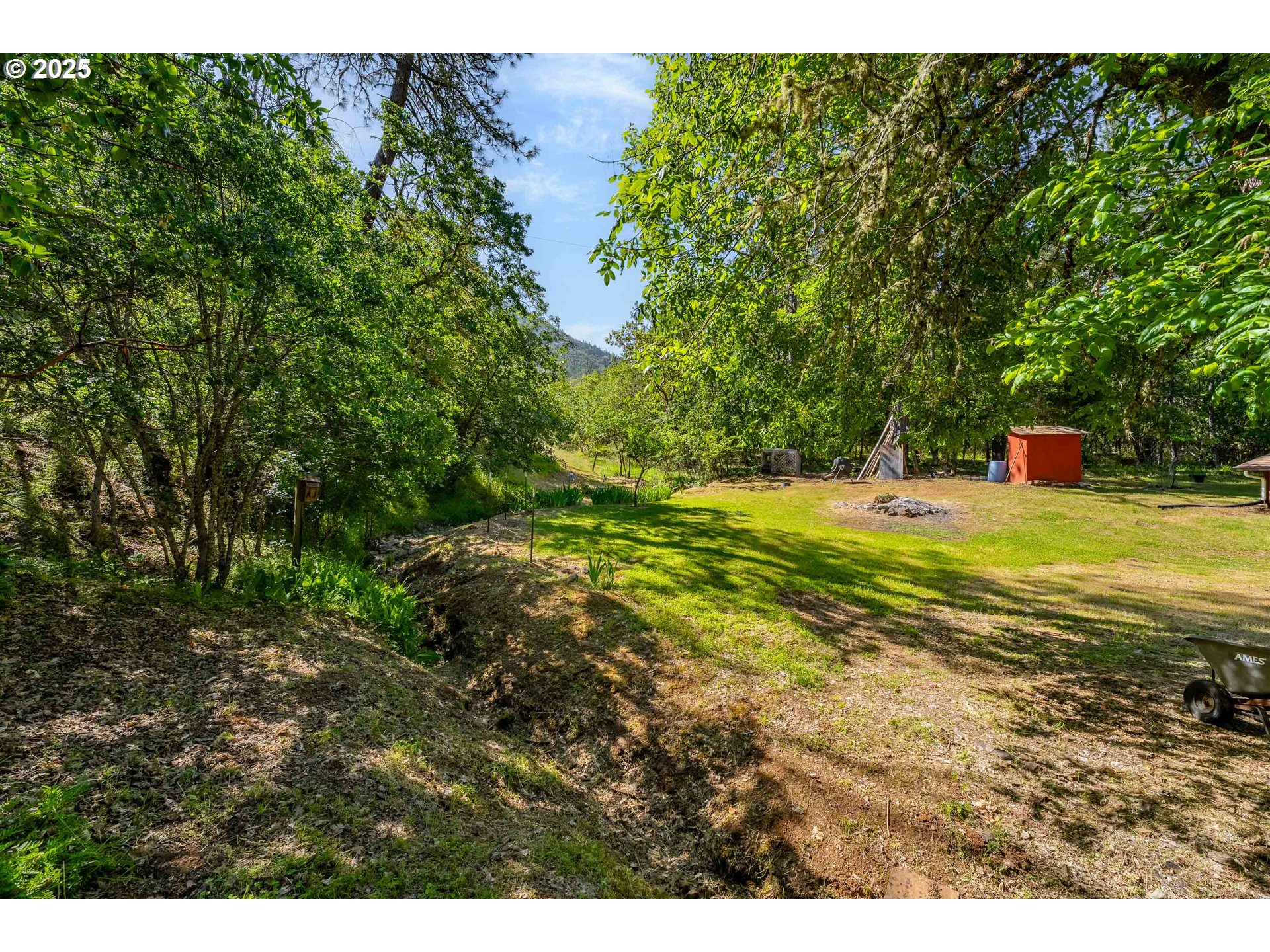 905 Summit Loop Grants Pass, OR 97527 - Photo 18 of 46 a view of a field with an trees