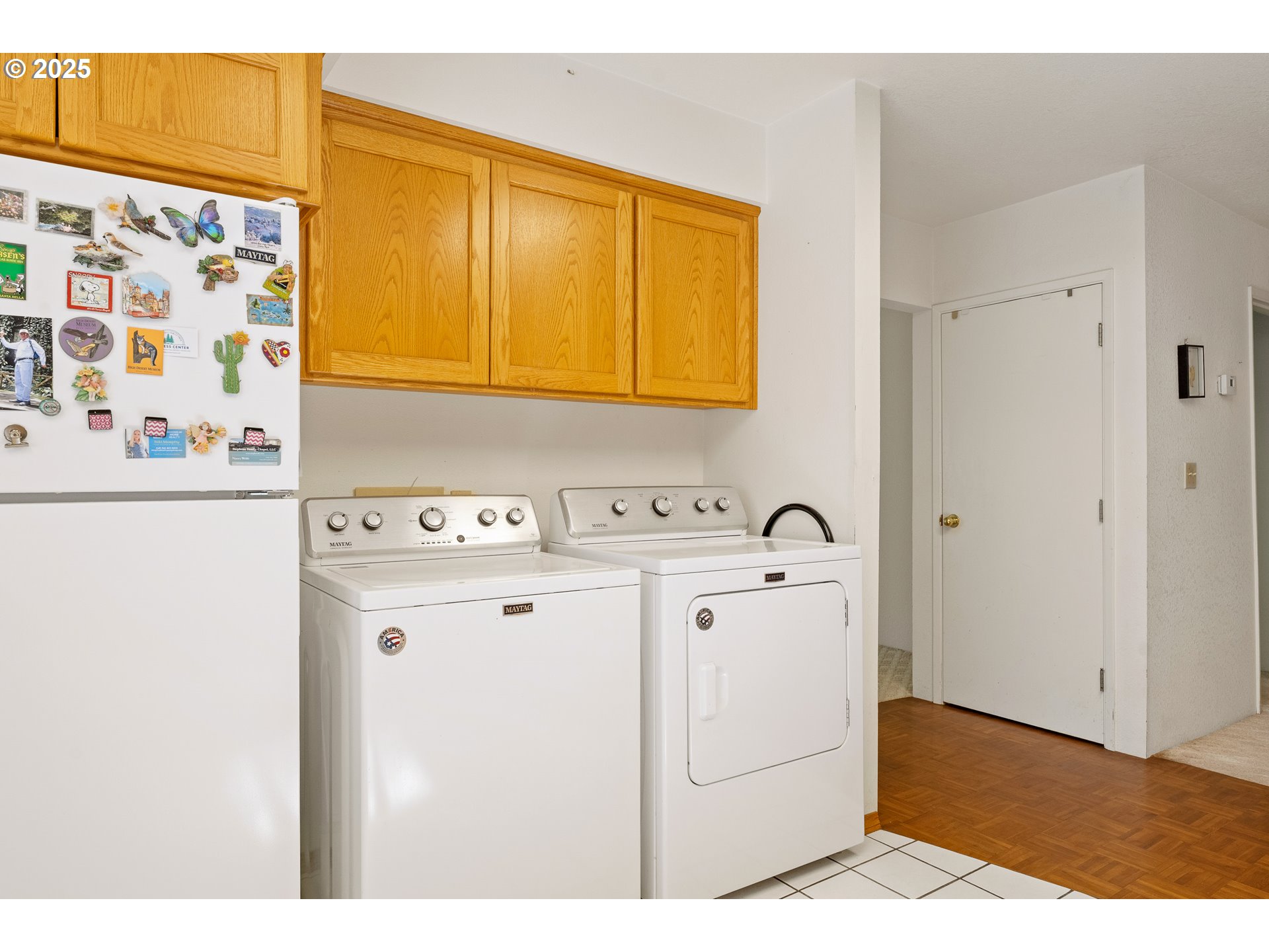 905 Summit Loop Grants Pass, OR 97527 - Photo 27 of 46 a utility room with dryer and washer