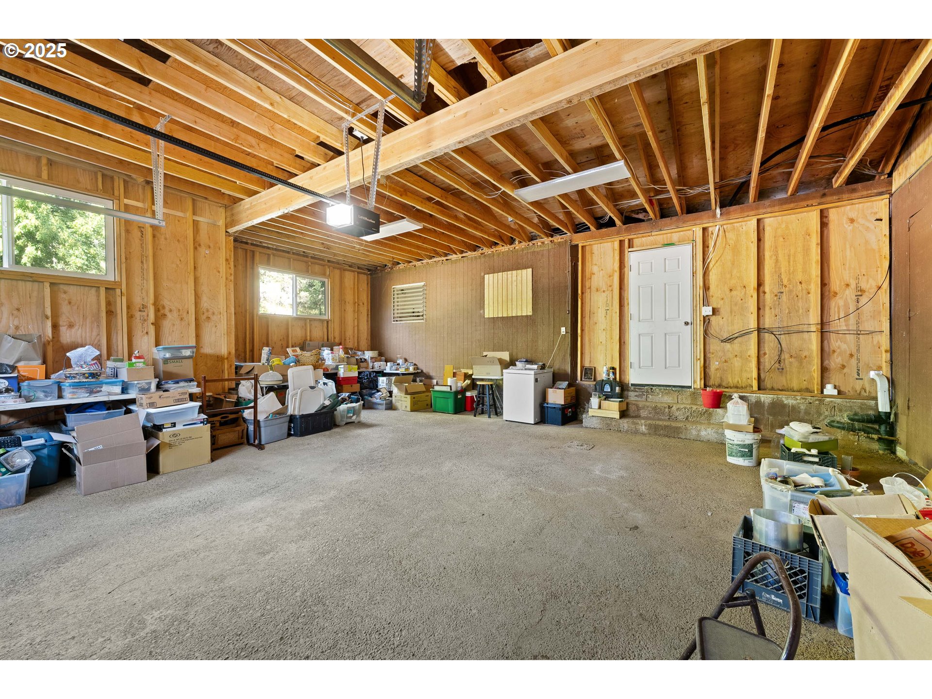 905 Summit Loop Grants Pass, OR 97527 - Photo 30 of 46 a view of a room with gym equipment