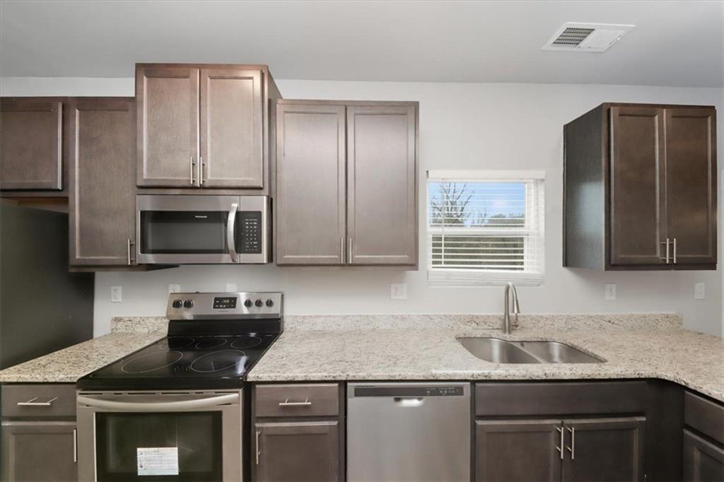 11146 Shadow Creek Terrace Hampton, GA 30228 - Photo 11 of 34