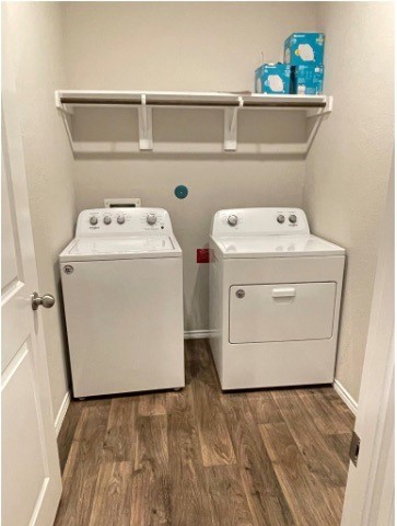 13872 Rock Island Trail Conroe, TX 77384 - Photo 8 of 32 a utility room with dryer and washer