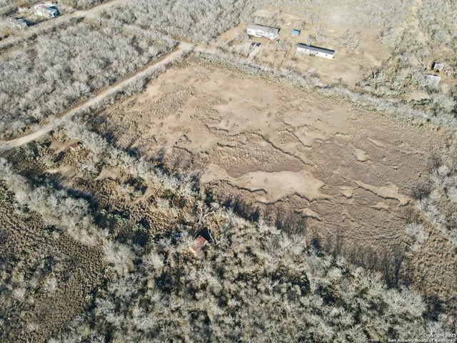 a view of a dry yard