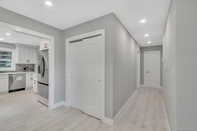 $925,000 | 827 Aberdeen Road, West Bay Shore, NY 11706