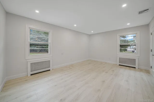 $925,000 | 827 Aberdeen Road, West Bay Shore, NY 11706