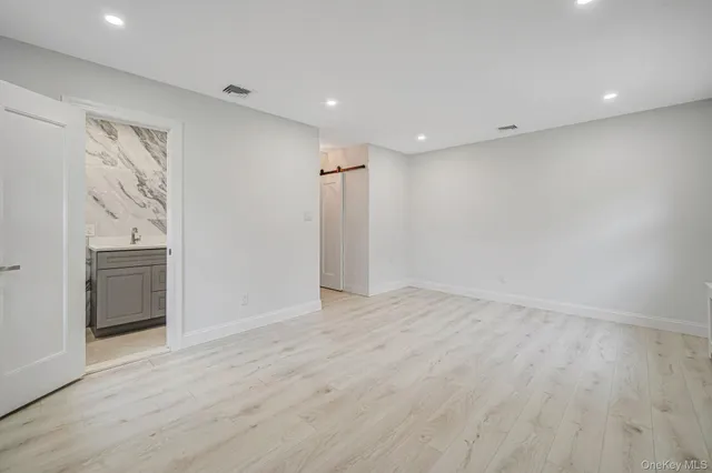 $925,000 | 827 Aberdeen Road, West Bay Shore, NY 11706