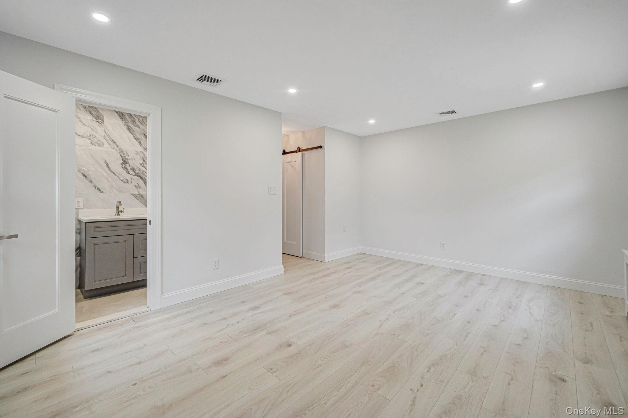 827 Aberdeen Road West Bay Shore, NY 11706 - Photo 19 of 40