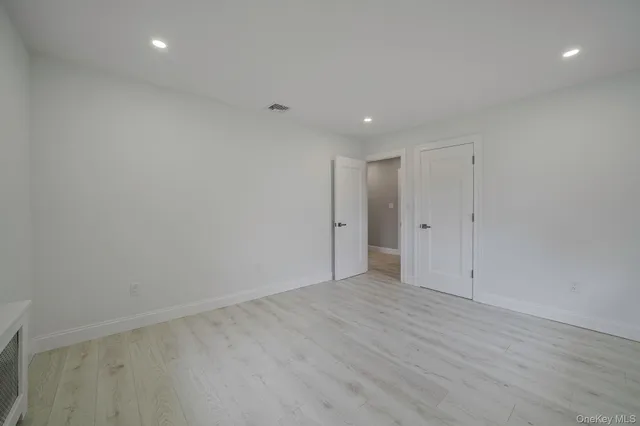 $925,000 | 827 Aberdeen Road, West Bay Shore, NY 11706