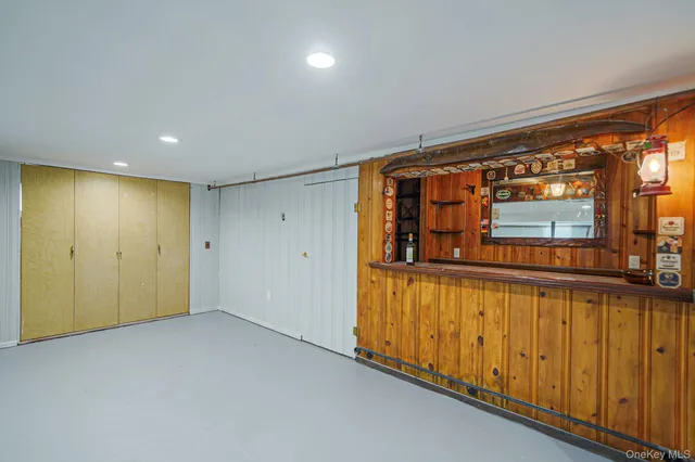 $925,000 | 827 Aberdeen Road, West Bay Shore, NY 11706