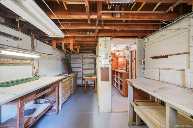 $925,000 | 827 Aberdeen Road, West Bay Shore, NY 11706