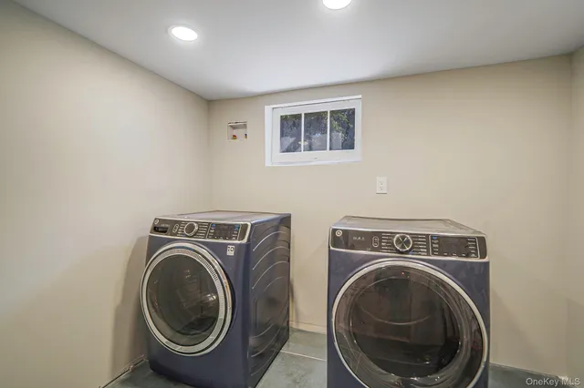 $925,000 | 827 Aberdeen Road, West Bay Shore, NY 11706