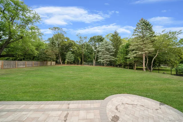 $925,000 | 827 Aberdeen Road, West Bay Shore, NY 11706