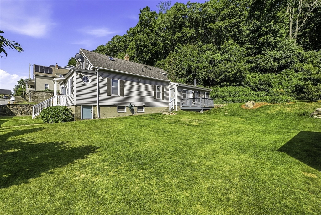 55 Chilmark Street Worcester, MA 01604 - Photo 4 of 42