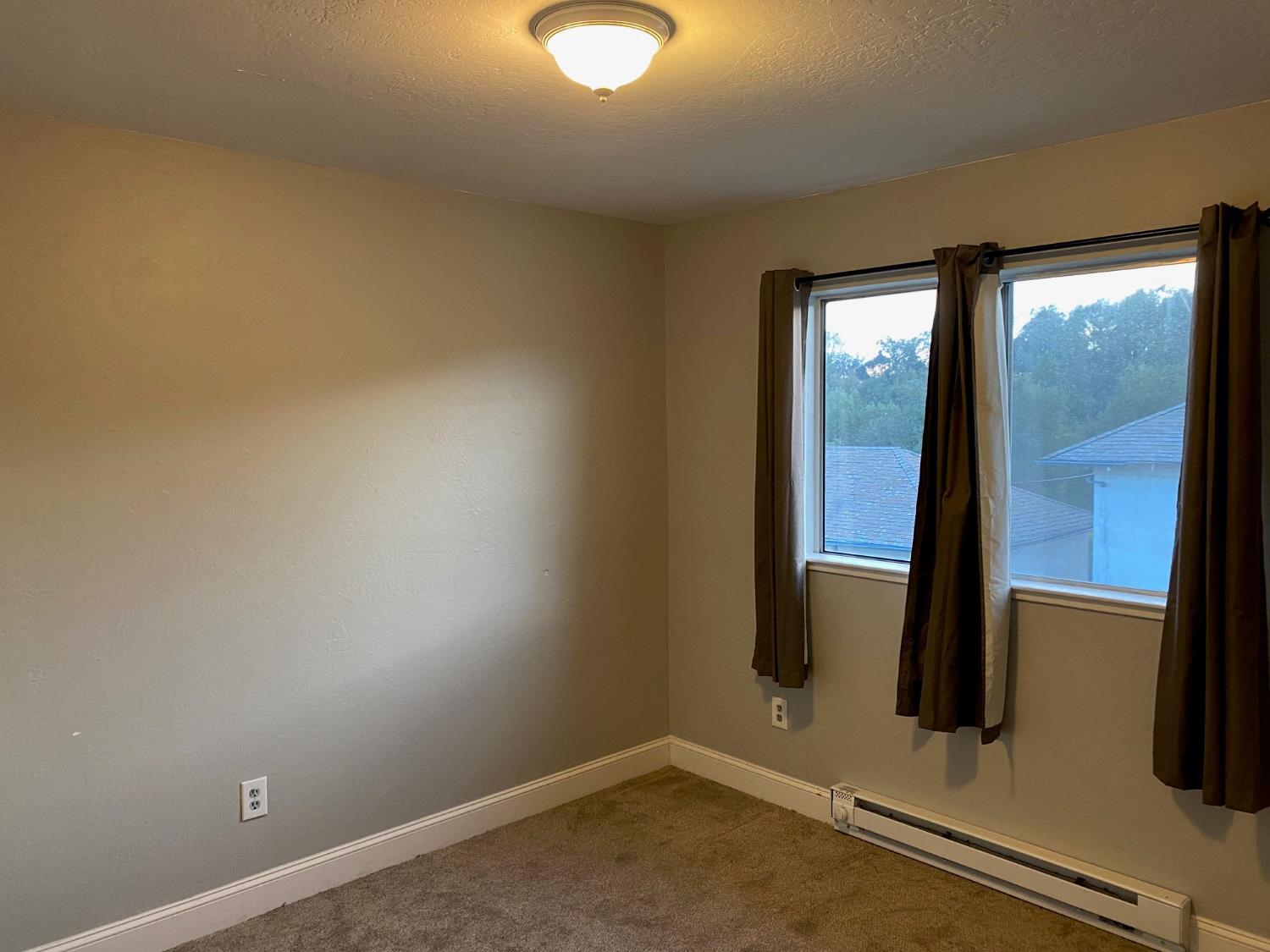 17 Raggio Road, Unit 4 Jackson, CA 95642 - Photo 8 of 11 an empty room with window