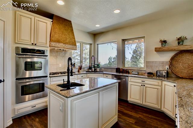 376 Summit Ridge Road Manitou Springs, CO 80829 - Photo 13 of 26