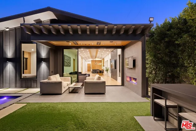 a front view of house with yard