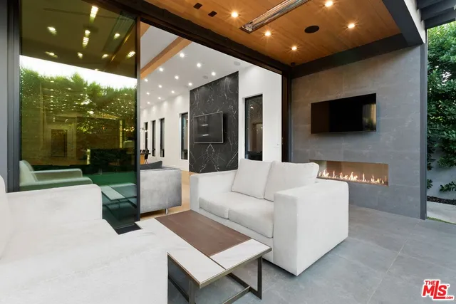 a view of livingroom with an empty space