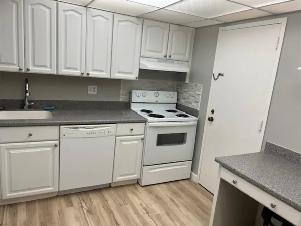 $2,700 | 3720 Inverrary Drive, Unit 1T, Lauderhill, FL 33319