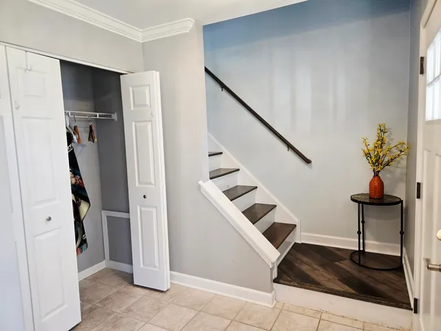 a view of entryway and workspace