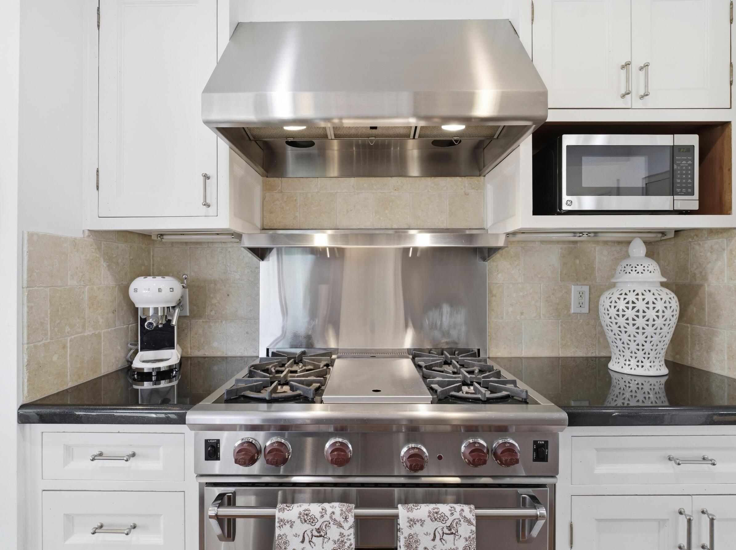 3375 Foothill Road, Unit 1114 Carpinteria, CA 93013 - Photo 5 of 23 Kitchen
