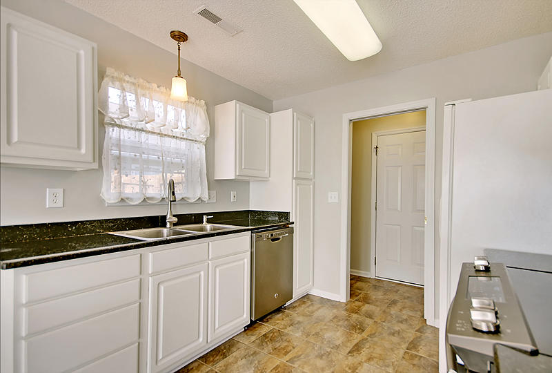 8388 Waltham Road North Charleston, SC 29406 - Photo 10 of 28 IMG_9389_IMG_9396-copy