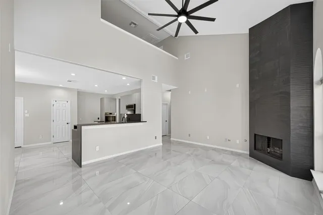 a view of a livingroom with a ceiling fan