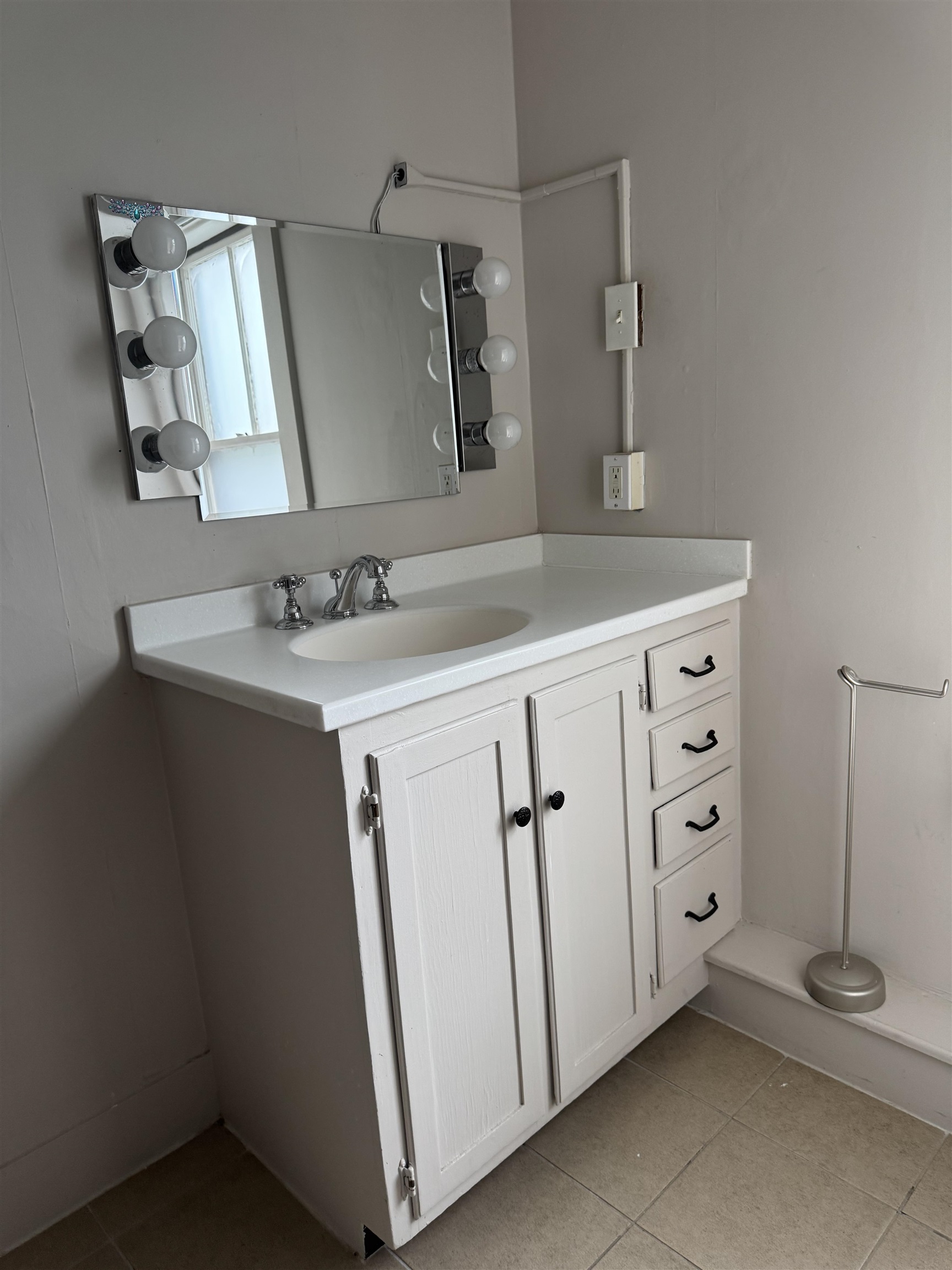 76 Warren Street, Unit 2 Concord, NH 03301 - Photo 9 of 11