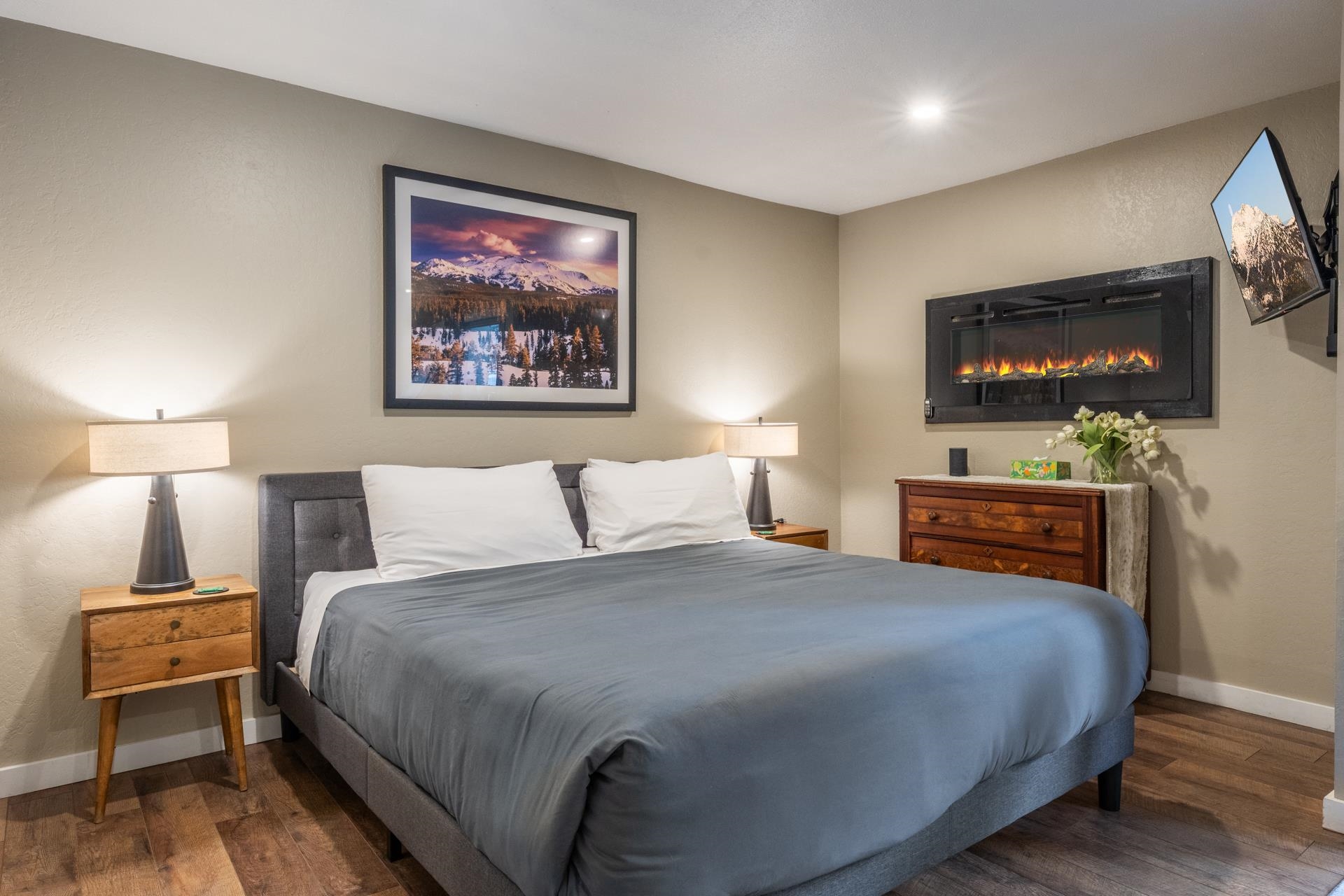 2289 Sierra Nevada Road, Unit F4 Mammoth Lakes, CA 93546 - Photo 3 of 22 a bedroom with a bed and a flat screen tv