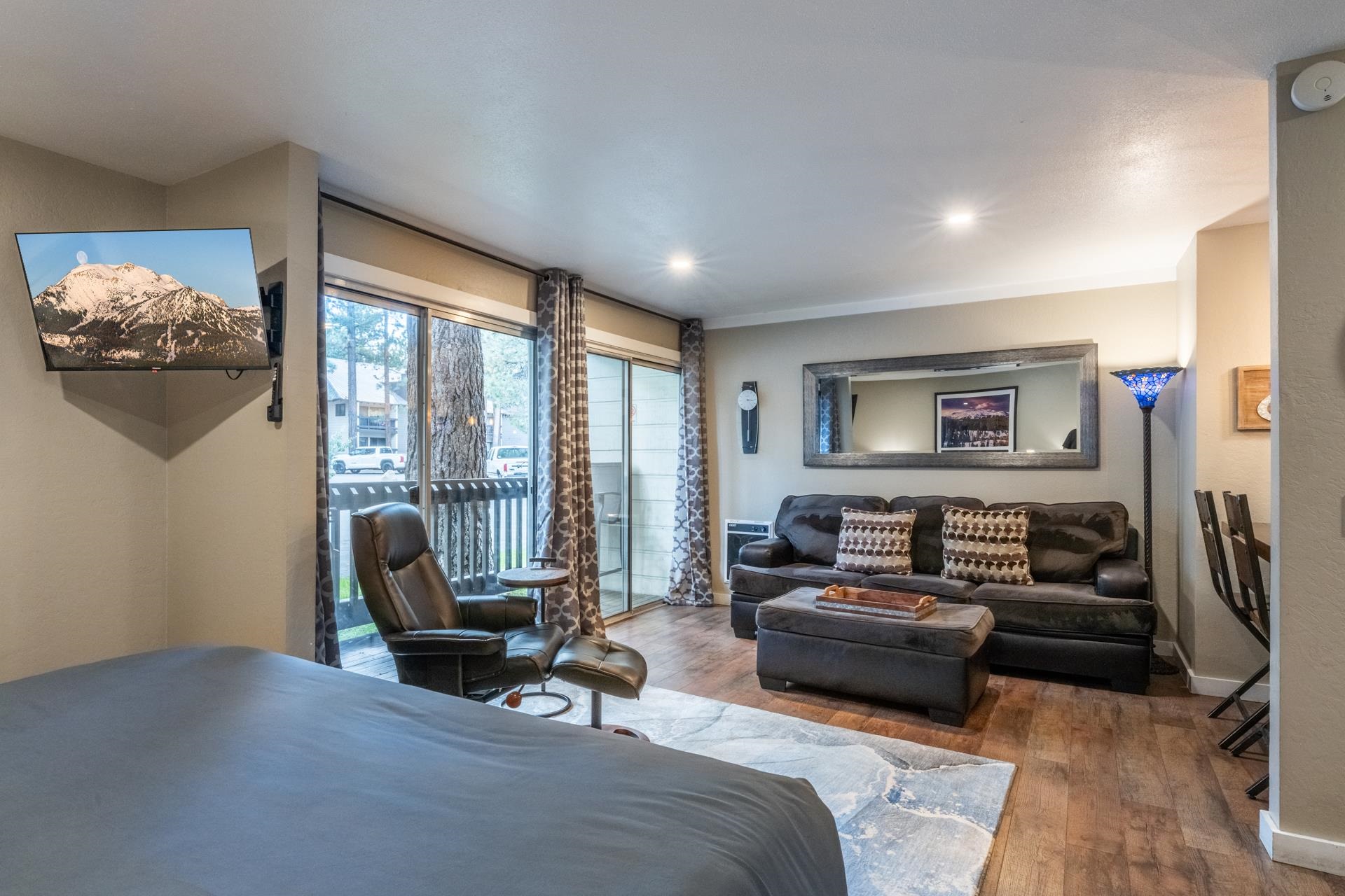 2289 Sierra Nevada Road, Unit F4 Mammoth Lakes, CA 93546 - Photo 6 of 22 a living room with furniture and a flat screen tv