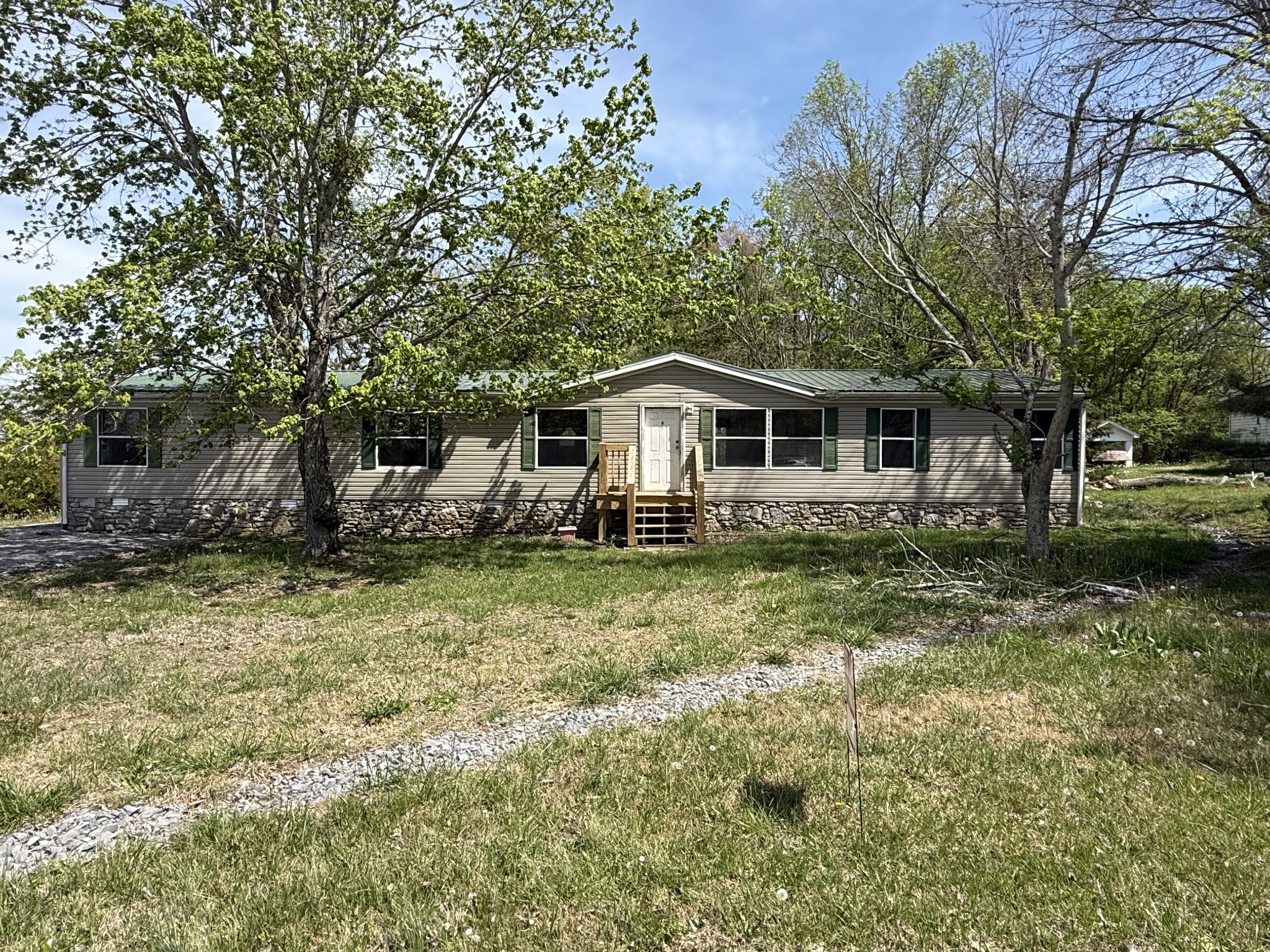 469 Browns Road Lafayette, TN 37083 - Photo 2 of 19