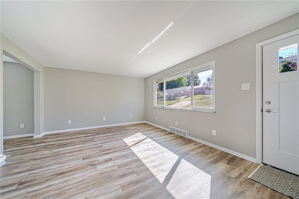 366 Oak Spring Road Canonsburg, PA 15317 - Photo 3 of 24 Gallery Image 3