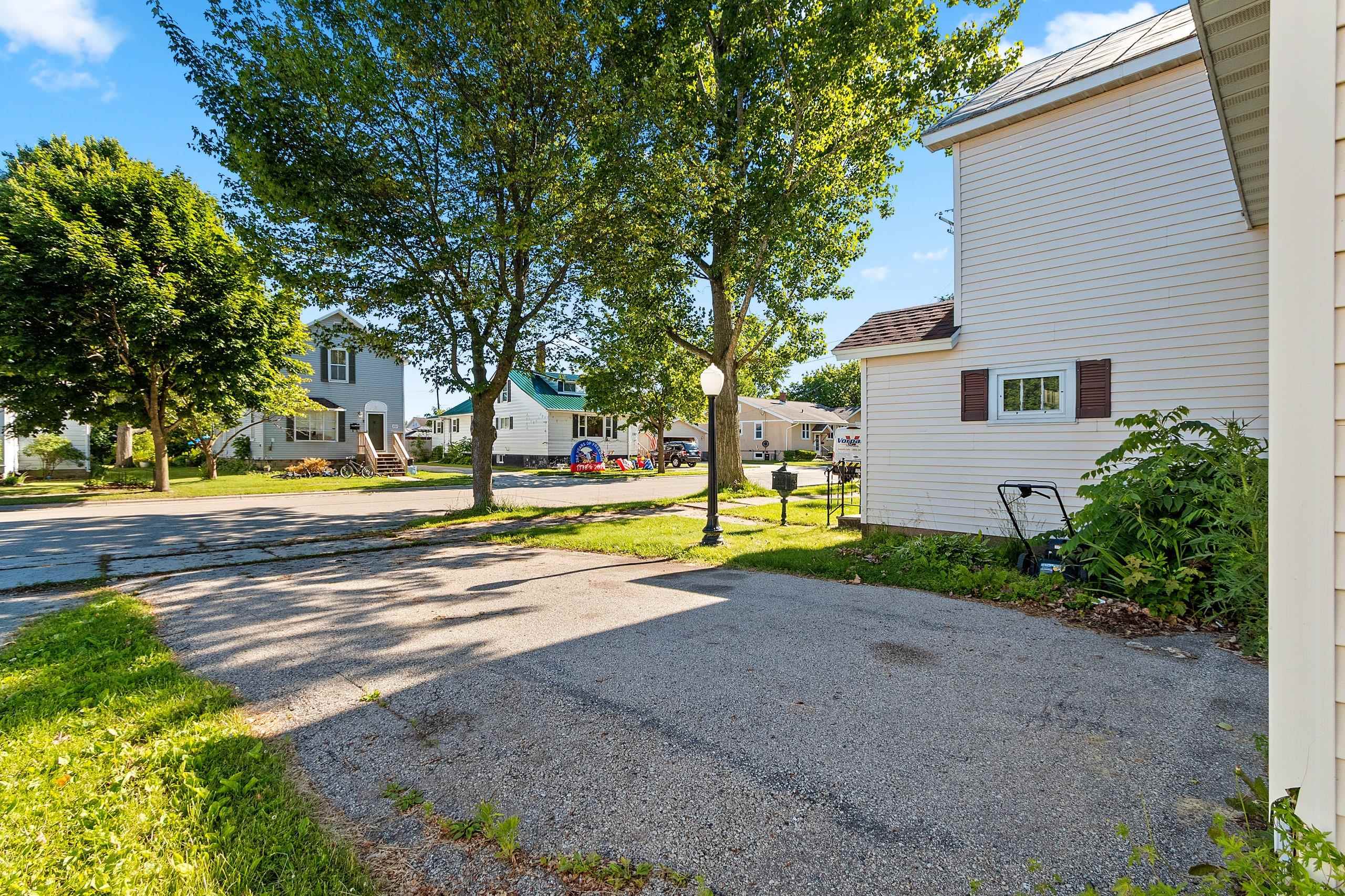 113 Adams Street Oconto, WI 54153 - Photo 7 of 32