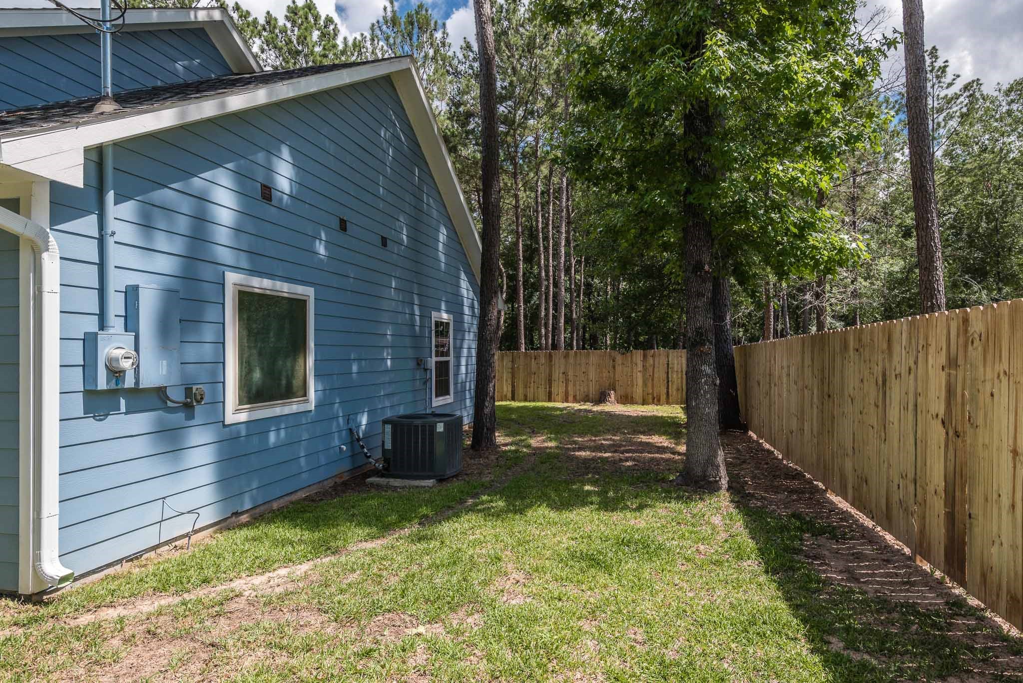7705 Pin Oak Street Montgomery, TX 77316 - Photo 13 of 15 Right side of house looking toward the backyard