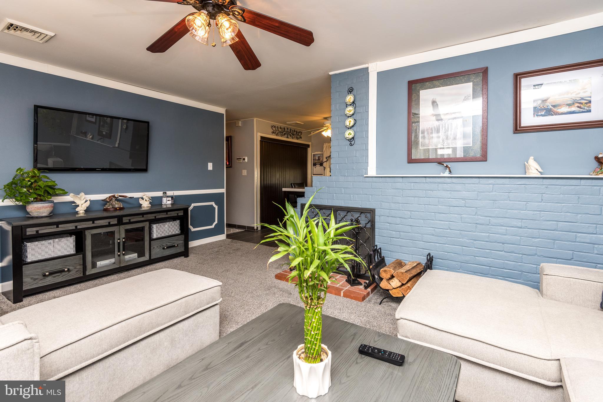 116 Border Rock Road Levittown, PA 19057 - Photo 5 of 27 Spacious Living Room