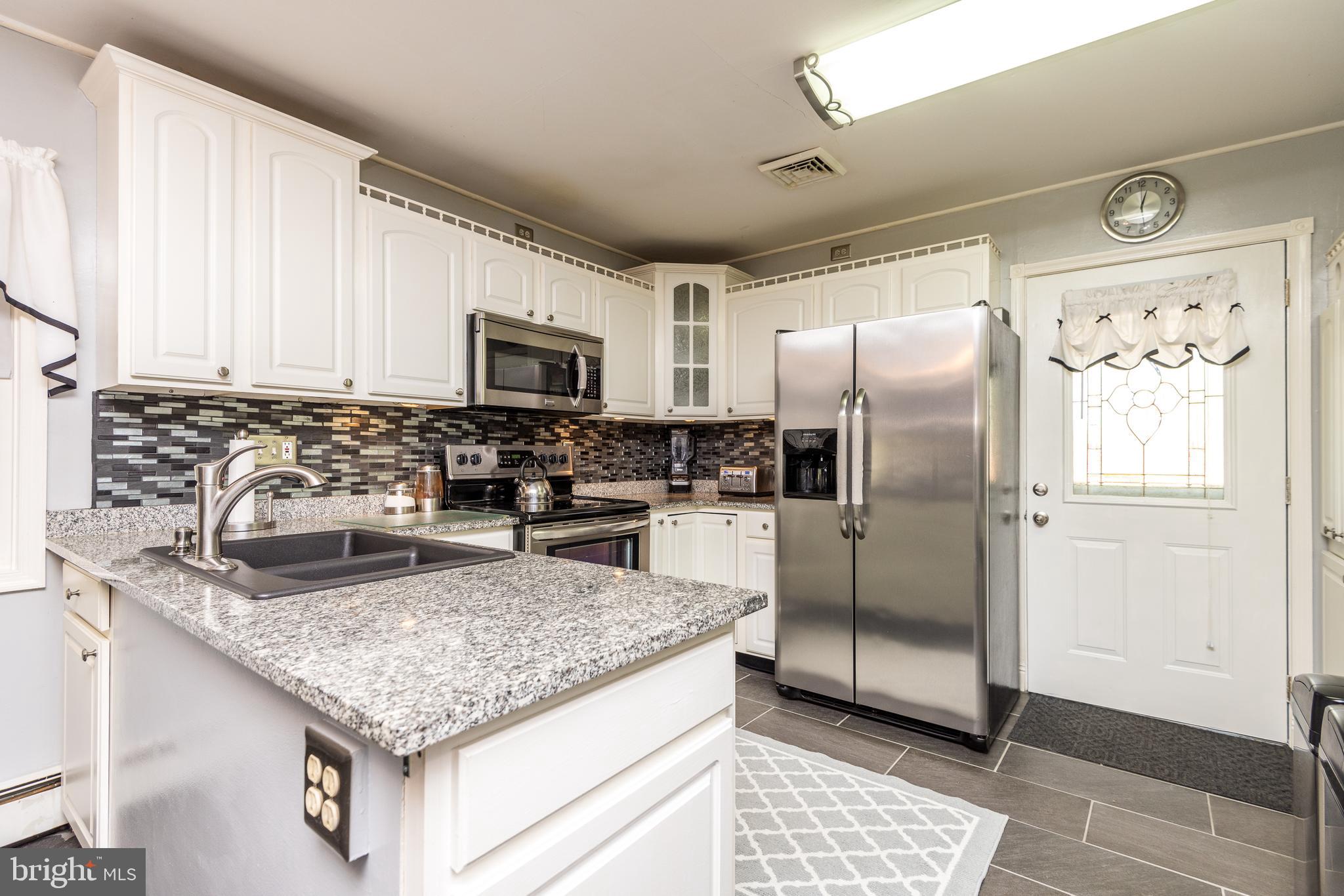 116 Border Rock Road Levittown, PA 19057 - Photo 8 of 27 Gorgeous Chef's Kitchen