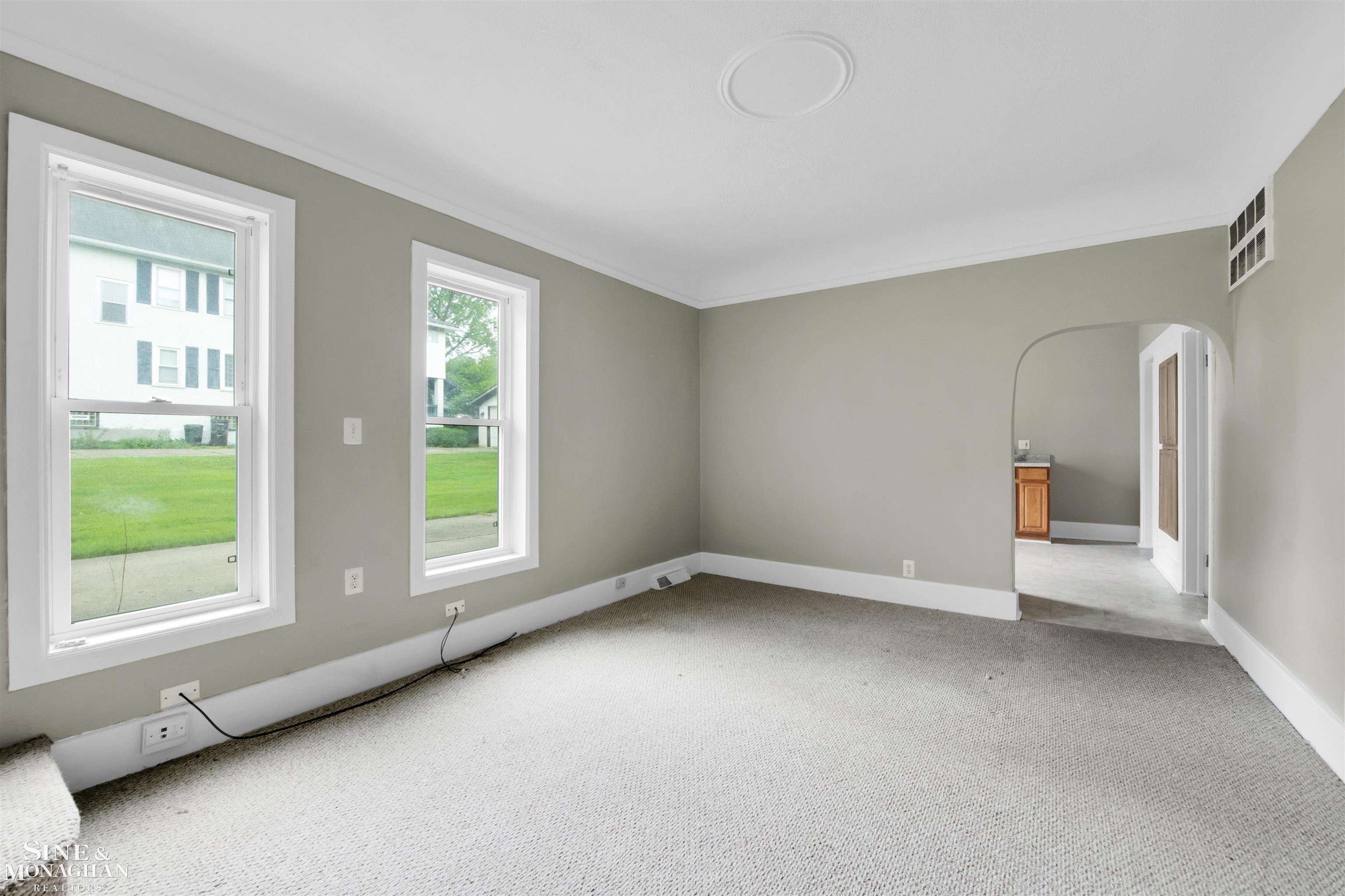 213 Muir Road Grosse Pointe Farms, MI 48236 - Photo 3 of 21
