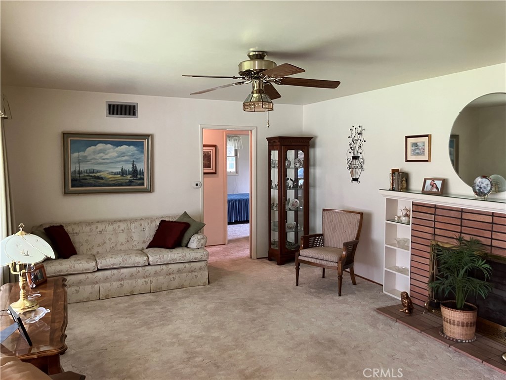 4621 Beverly Court Riverside, CA 92506 - Photo 17 of 26 living