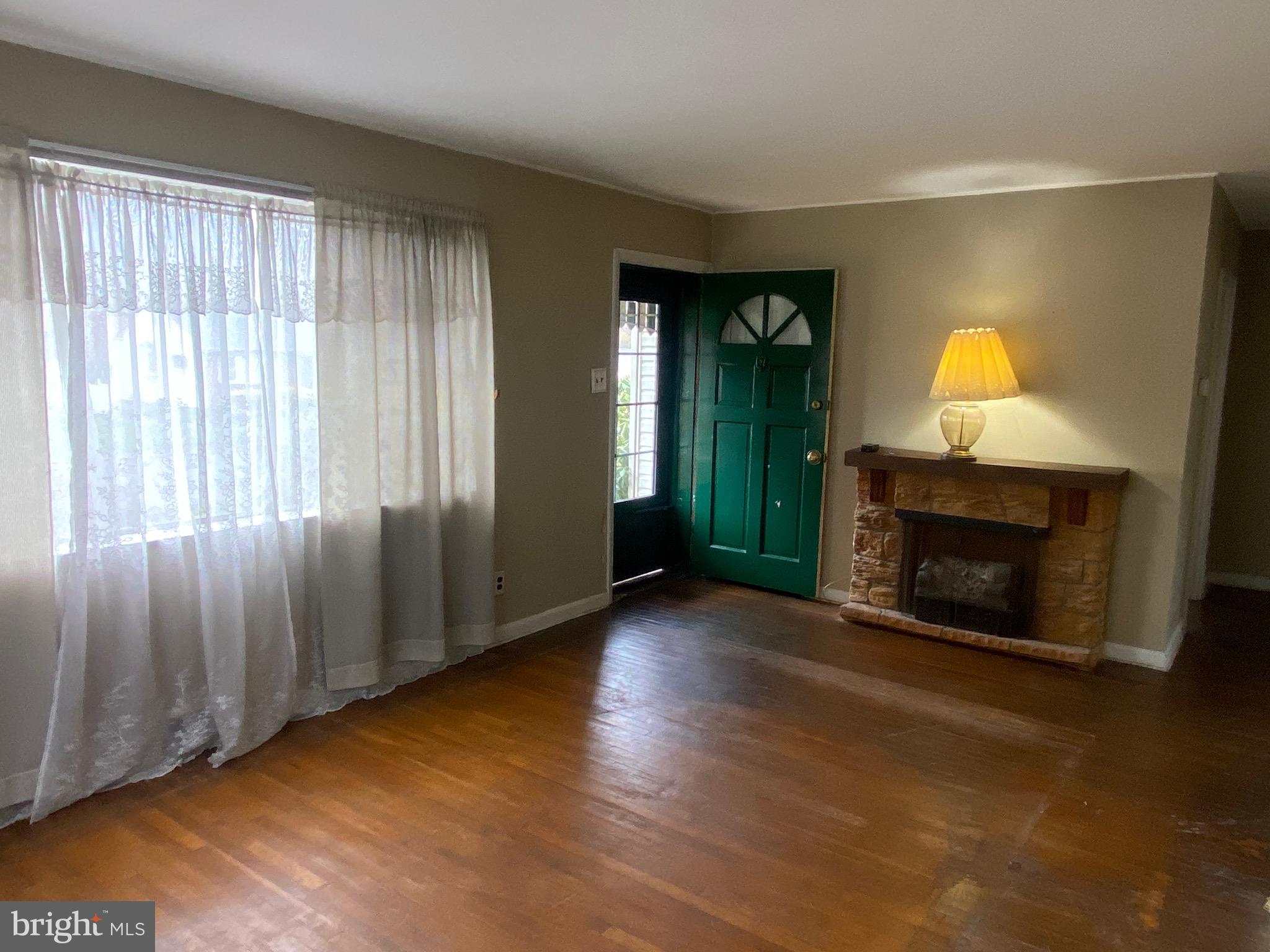 14016 Barcalow Avenue Philadelphia, PA 19116 - Photo 3 of 15 Gallery Image 3