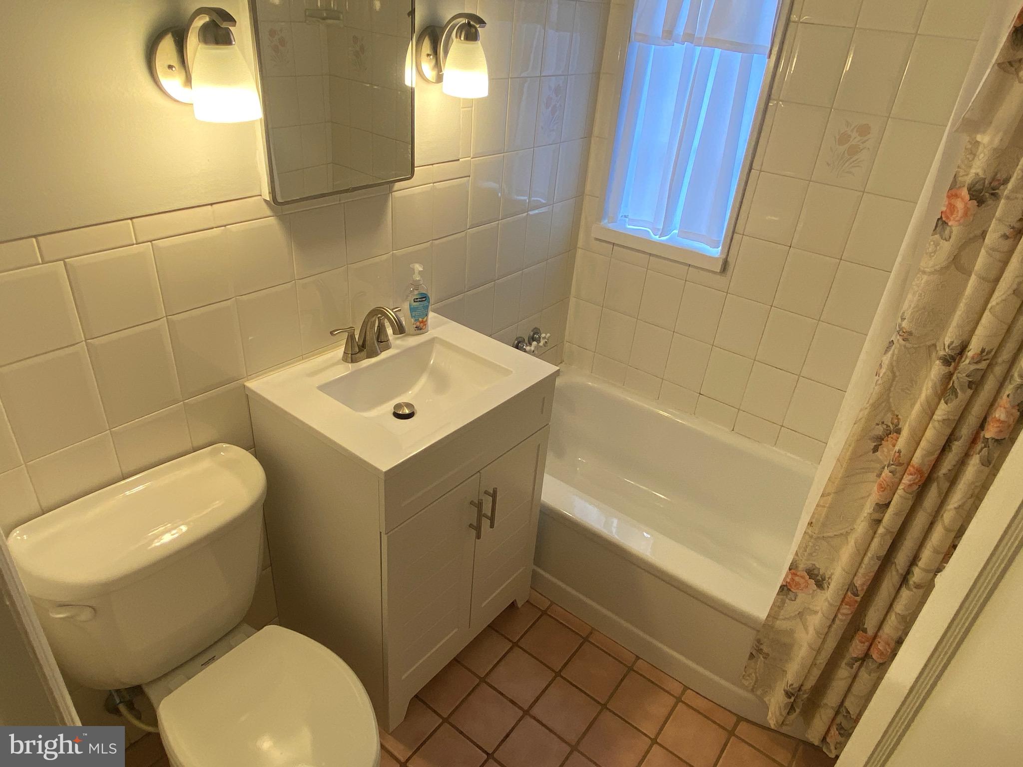 14016 Barcalow Avenue Philadelphia, PA 19116 - Photo 6 of 15 Gallery Image 6