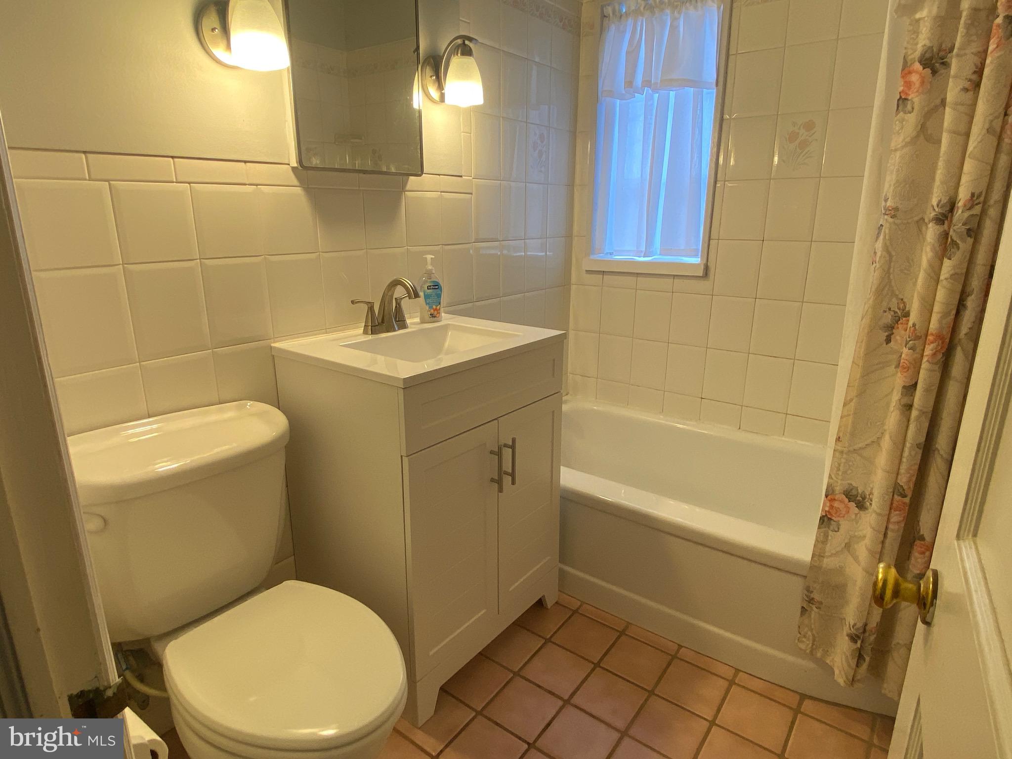 14016 Barcalow Avenue Philadelphia, PA 19116 - Photo 9 of 15 Gallery Image 9