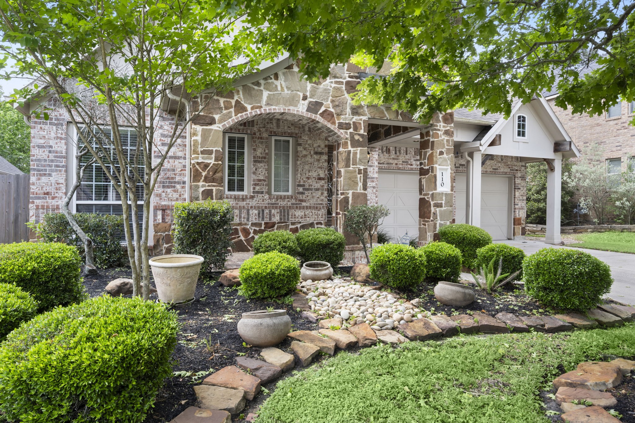110 David Forest Lane Conroe, TX 77384 - Photo 4 of 35 a front view of a house with garden