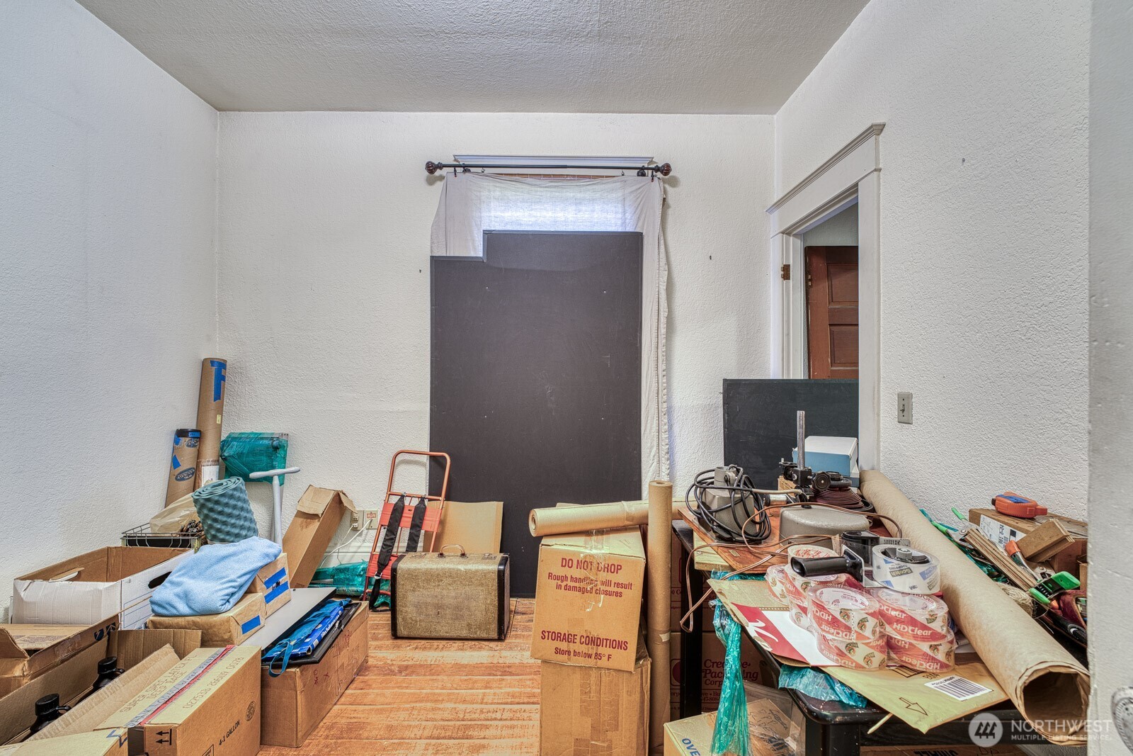 618 South 15th Street Tacoma, WA 98405 - Photo 23 of 30 a view of workspace with wooden floor