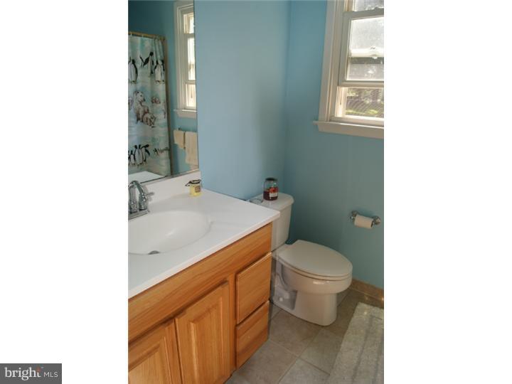 351 Summit Road Media, PA 19063 - Photo 6 of 14 Bathroom