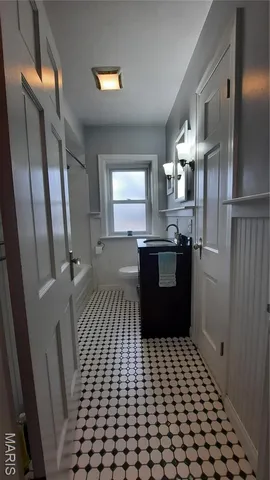 $2,395 | 7806 Garden Avenue, Shrewsbury, MO 63119