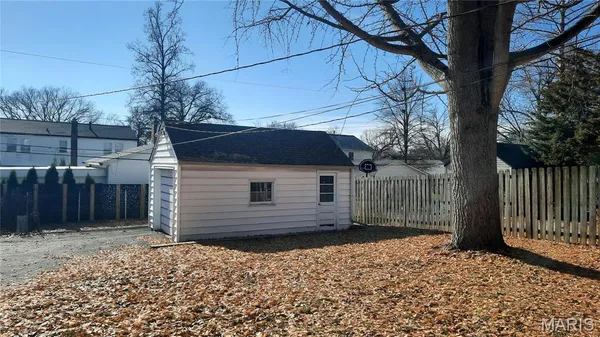 $1,950 | 7806 Garden Avenue, Shrewsbury, MO 63119
